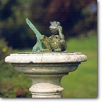 Frogg Manor Hotel and Restaurant Photo